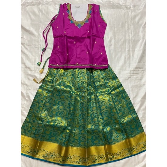  Asian Indian/Pakistani Girls Children Kids Pattu Pavadai Lahenga/Dress Sattai
