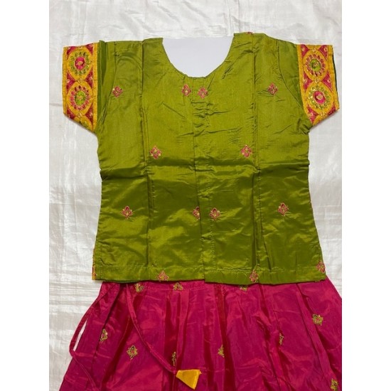 Asian Indian/Pakistani Girls Children Kids Pattu Pavadai Lahenga/Dress Sattai